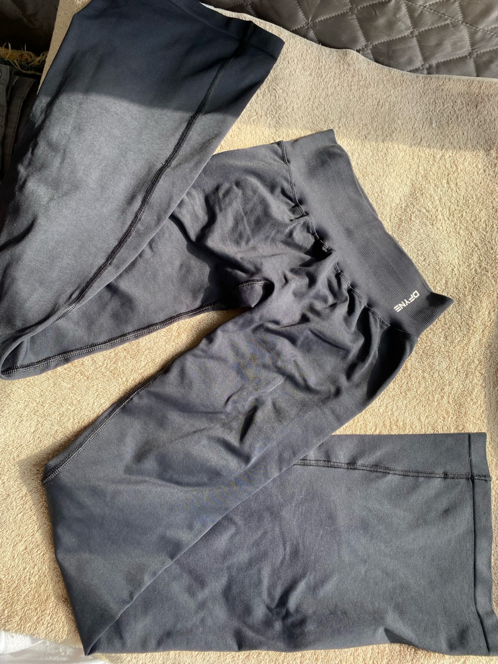 DFYNE Impact Flares in Midnight Black - Size Small regular (repaired)